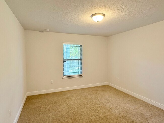 Building Photo - 4-Bedroom Craftsman Style Home - Winners Gait