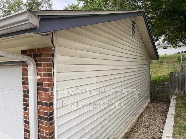 Building Photo - 2733 Tiara Dr