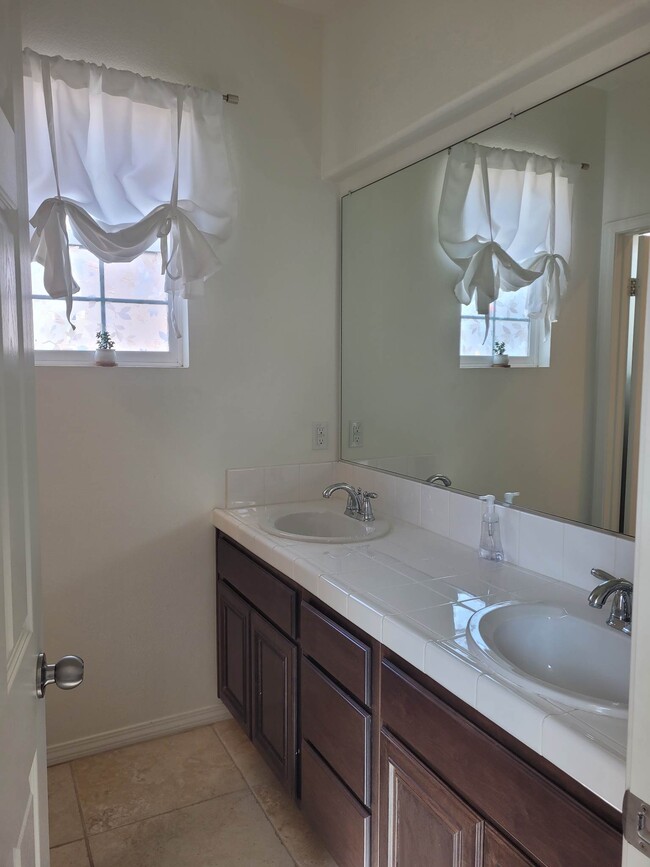 Building Photo - 2751 Park View Ct