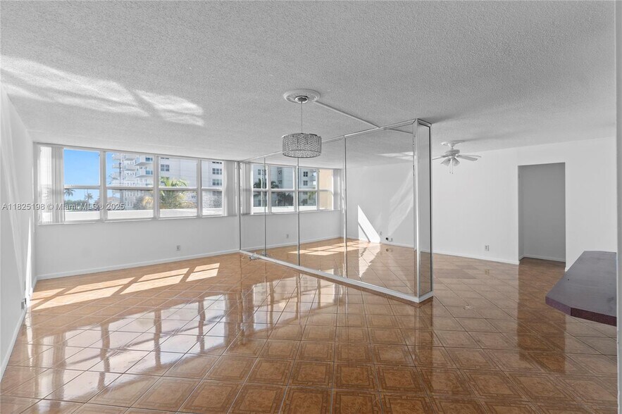 Building Photo - 1410 S Ocean Dr