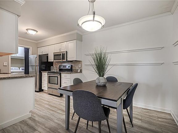 Building Photo - Rare end unit condo at The Crossings, loca...