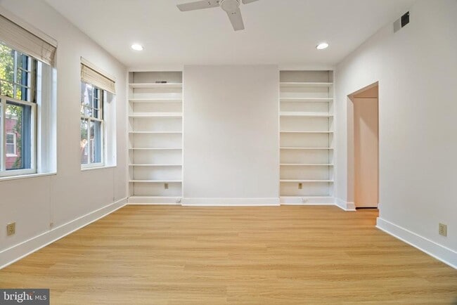 Building Photo - 1522 Swann St NW