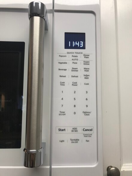 Building Photo - 1345 N Fuller Ave