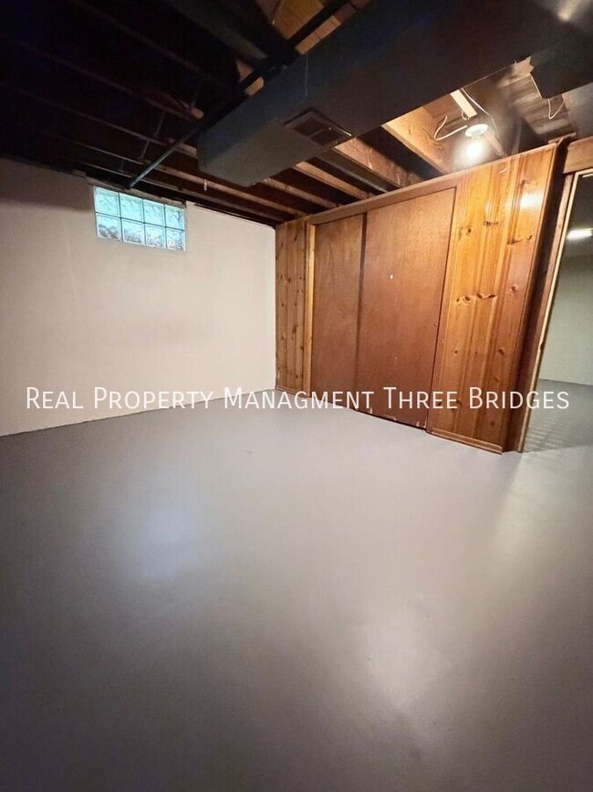 Building Photo - 7025 Richwood Ln