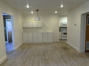 Building Photo - Beautiful 2 Bedroom Apartment with Office in Sugar House!