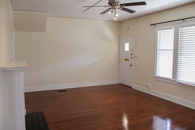 Building Photo - 2 BEDROOM - MONTE VISTA