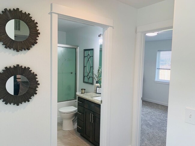 Building Photo - Newer 3 bedroom 2 bath house in Sutherlin