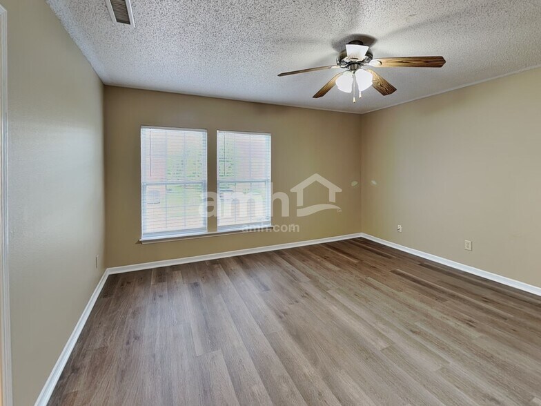 Building Photo - 10709 McClain Dr