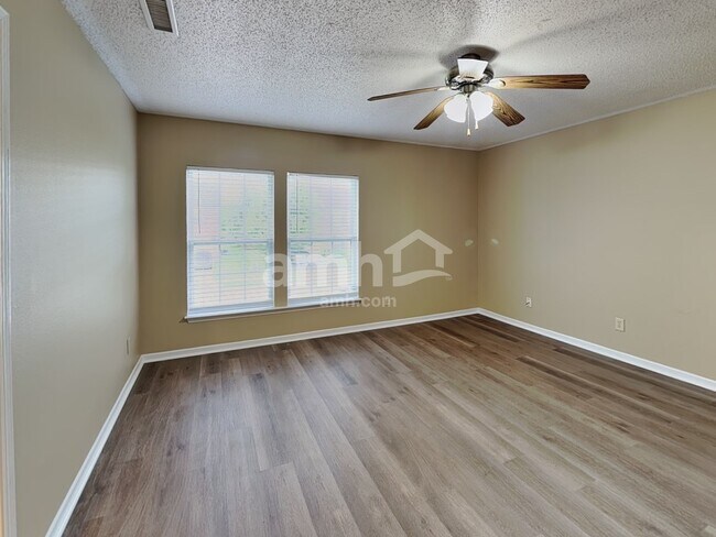 Building Photo - 10709 McClain Dr