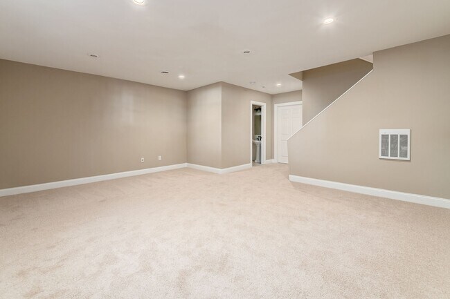 Non-conforming bedroom / basement - 1087 Michigan Ave