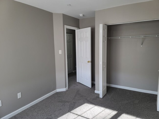 Building Photo - 3 Bedroom 2 1/2 bath Townhome for Rent in ...