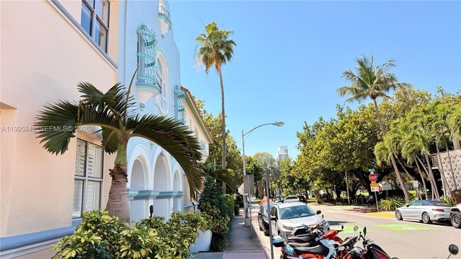 Building Photo - 736 13th St