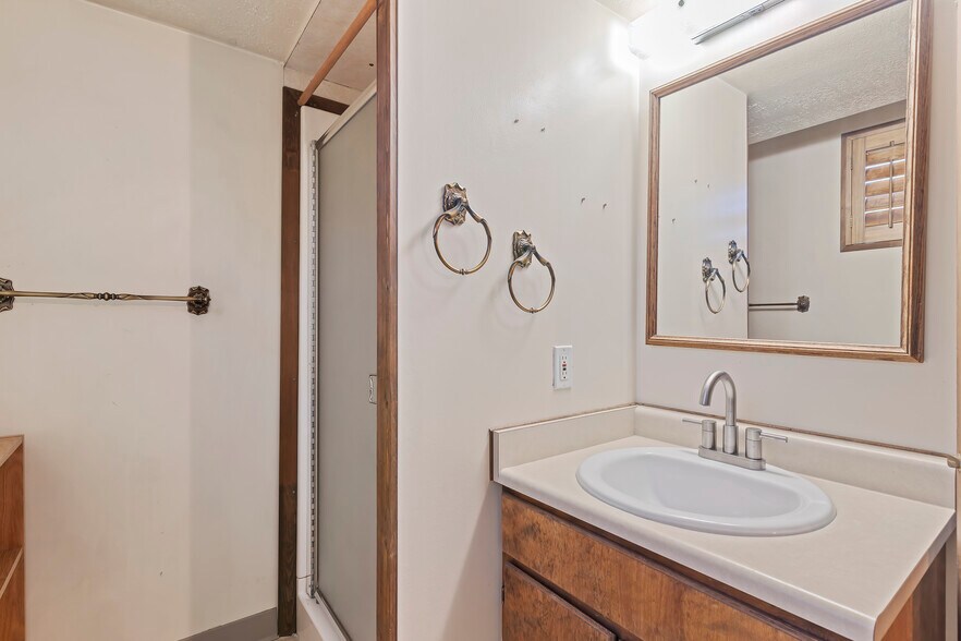 Building Photo - 3371 Quincy Ave