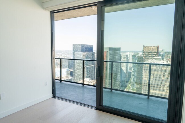 Building Photo - 2Bd/2Ba Seattle Condo