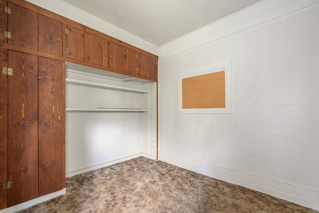 Building Photo - Home for Rent in Roseburg