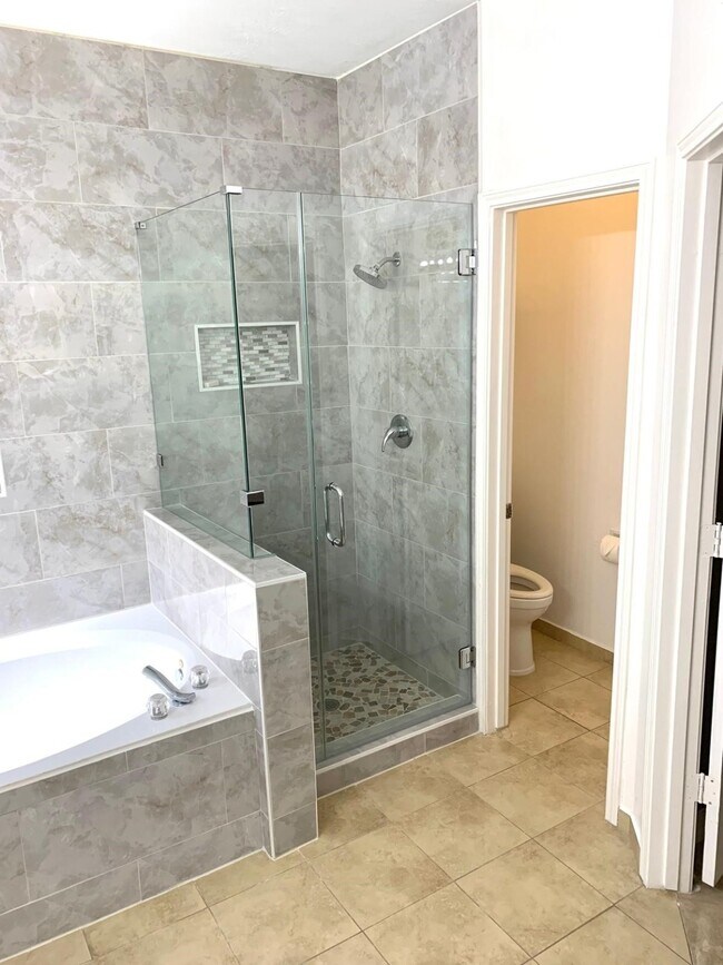 Building Photo - 16523 Terrace Hollow Ln