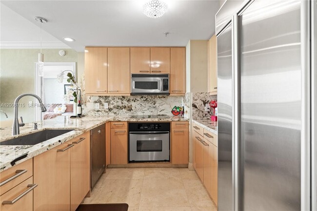 Building Photo - 3350 SW 27th Ave