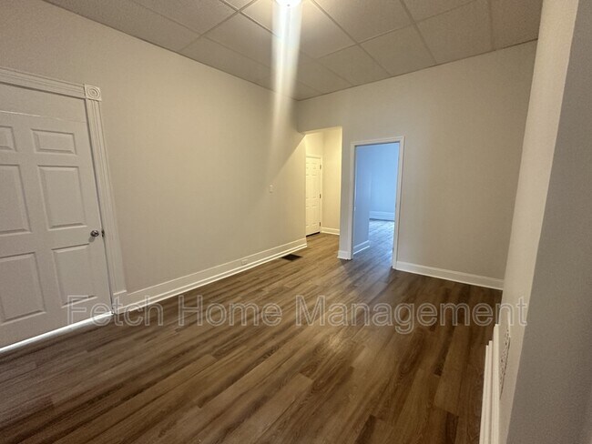 Building Photo - 117 S 10th St