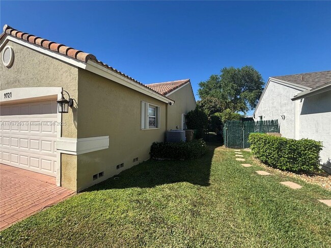 Building Photo - 9721 SW 15th Dr