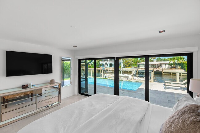 Building Photo - 273 Tropic Dr