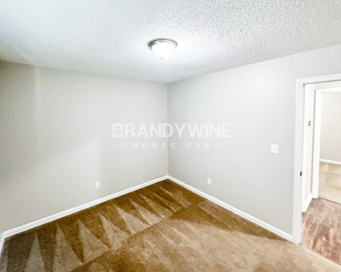 Building Photo - 201 Brooke Dr