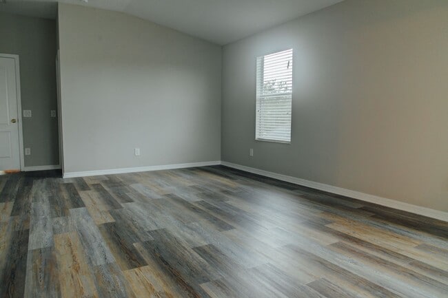 Building Photo - Elegant 5-Bedroom Pool Home with 3-Car Gar...