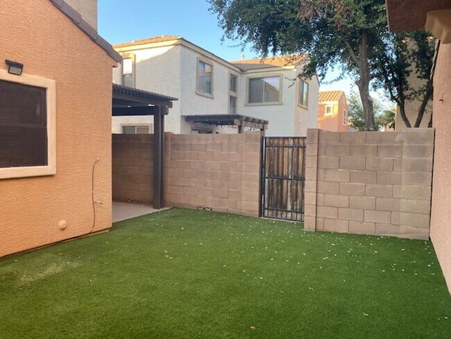 Building Photo - LYONS GATE COMMUNITY, 3PLUS DEN TWO STORY ...