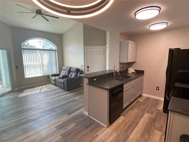 Building Photo - 2592 Grassy Point Dr