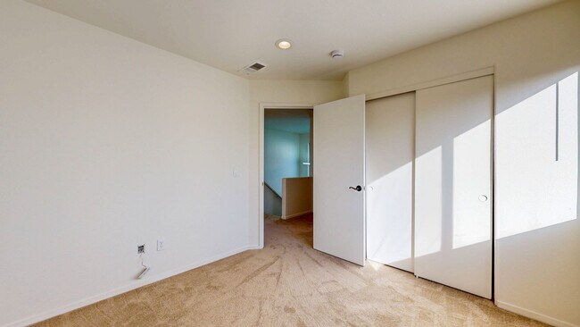 Building Photo - Charming 3 Bedroom 2.5 Bath with Bonus Room and Private Yard!