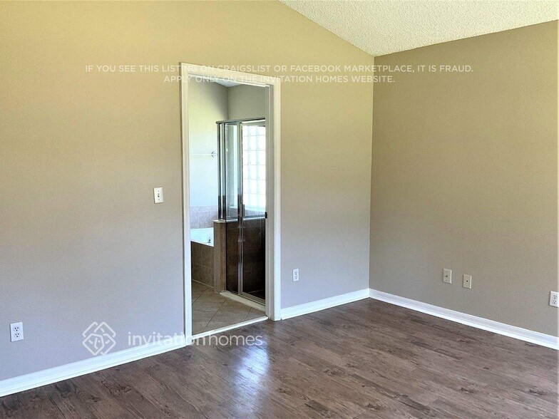 Building Photo - 3749 Briar Ln