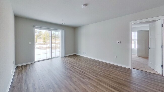 Building Photo - Condo Style Upper 3 Bedroom 2 Bathroom plus Den Apartment