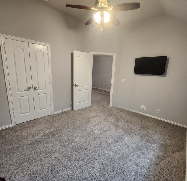 Building Photo - 1312 Carancho Dr