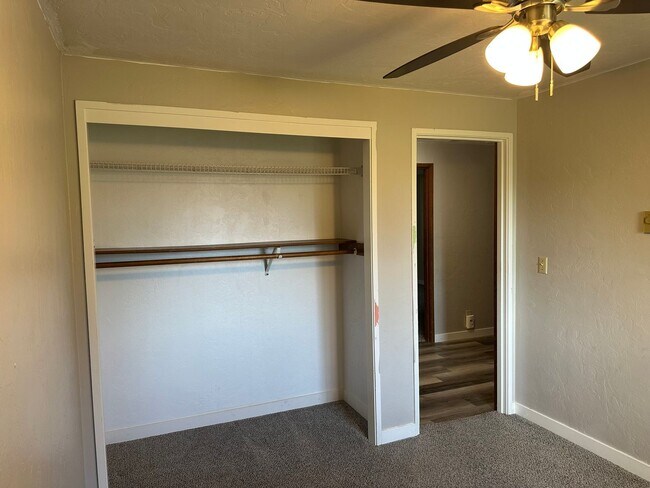 Building Photo - Updated 3 bedroom 1.5 bath house in Eugene!