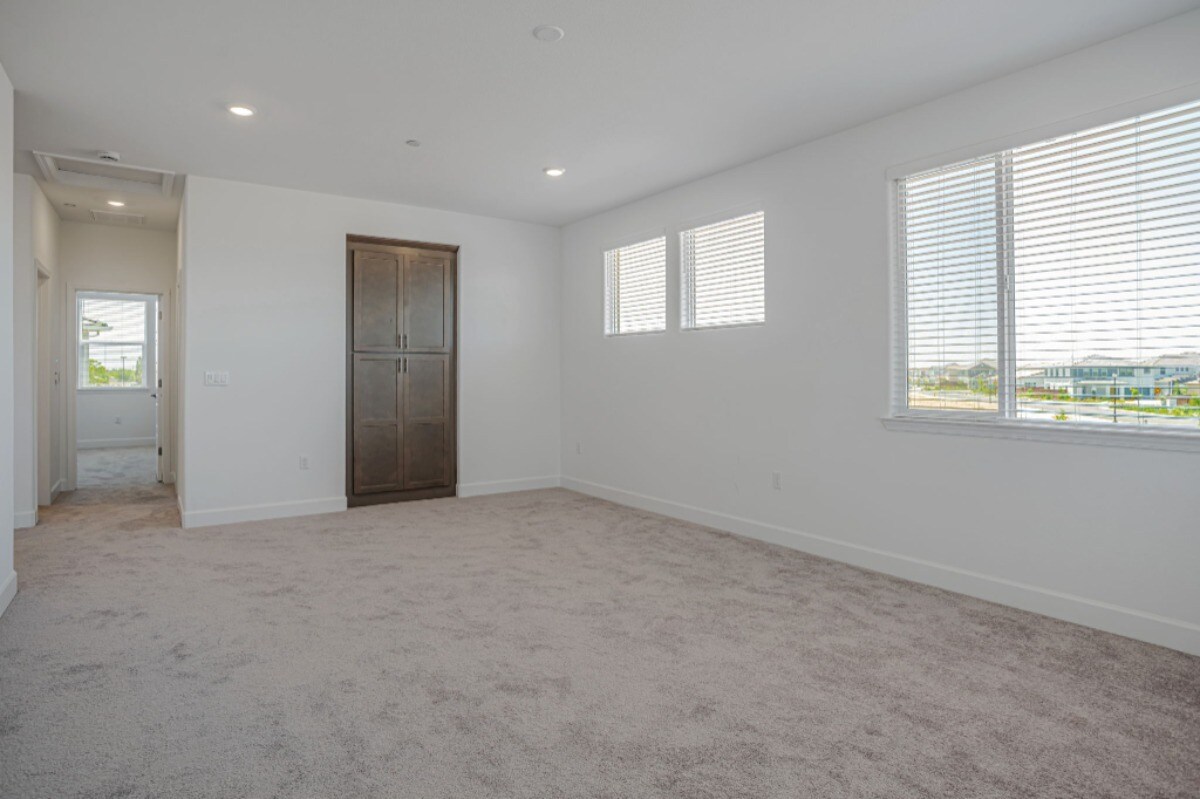 Building Photo - 2064 Baker Ct