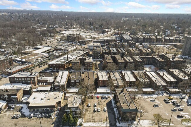 Building Photo - 2773 Hampshire-Unit 9