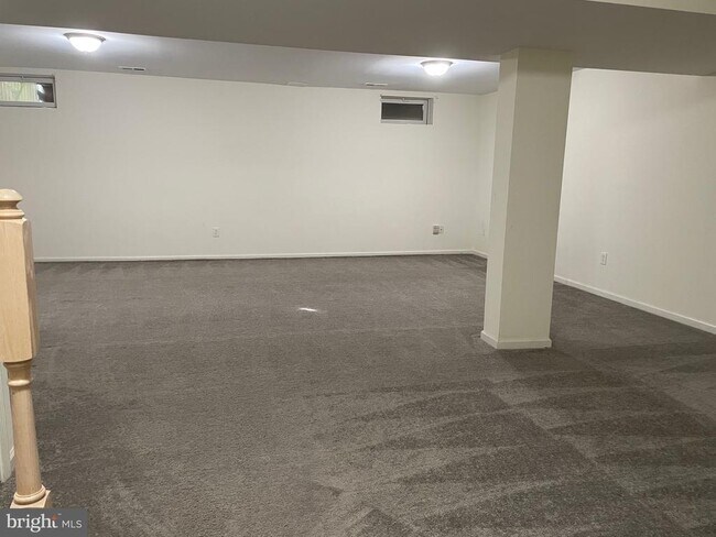 Building Photo - 30 Bridle Ct