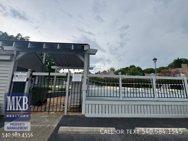Building Photo - 2527 Gatehouse Ln