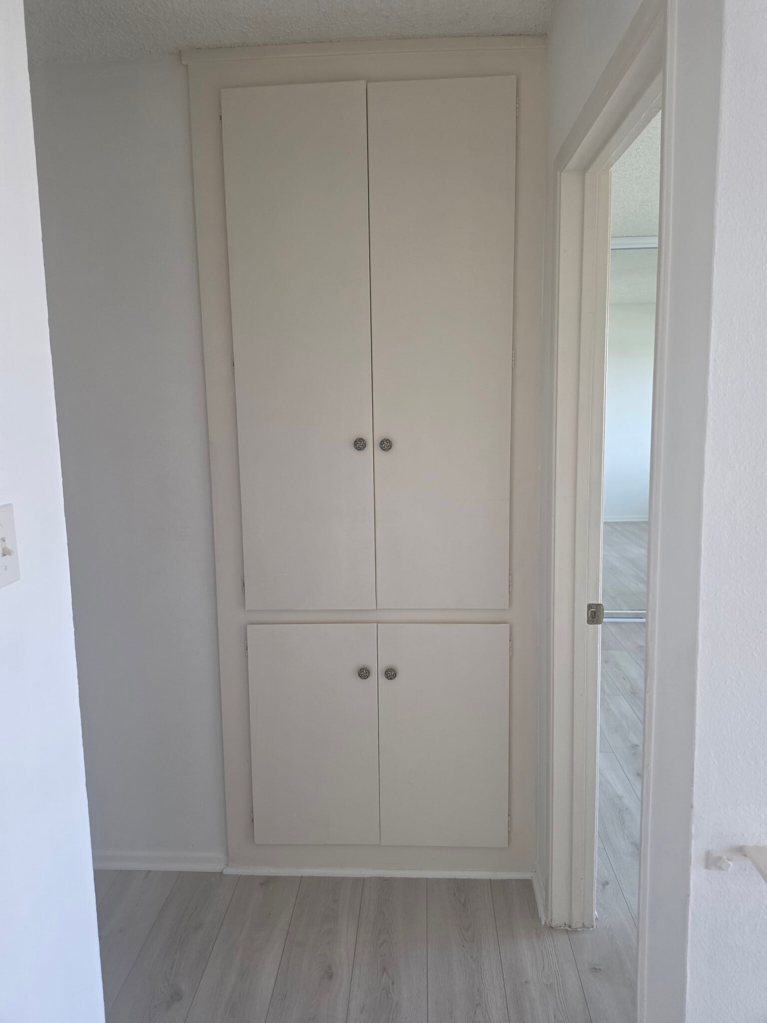 Linen Closet Ceiling to Floor - 2930 W 235th St