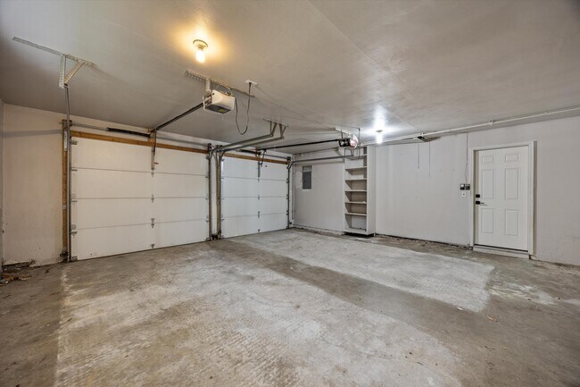 Building Photo - 4790 Belzair Dr
