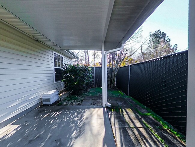 Building Photo - Two Bedroom End Unit Townhome in Evans!