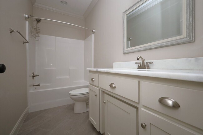 Building Photo - 4704 Crescent Ct