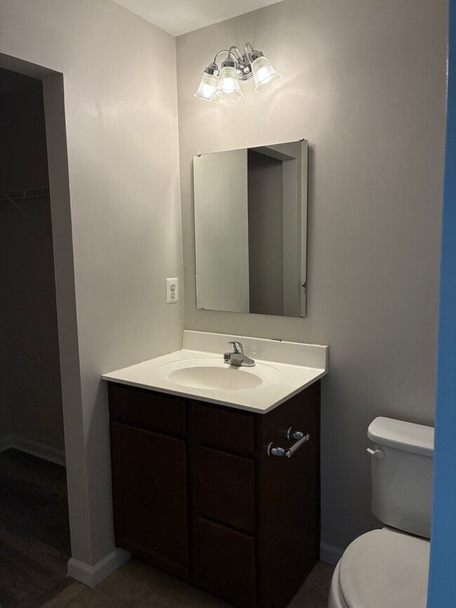 Building Photo - Beautiful 2019 End-of-Group Townhome – 3 Bed, 2 Bath, 1-Car Garage