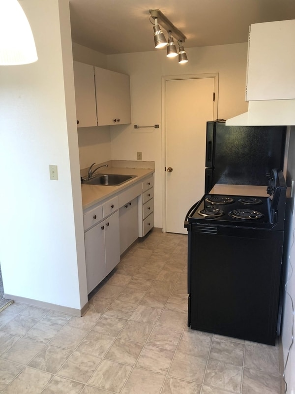 Building Photo - 4209 30th Ave SW