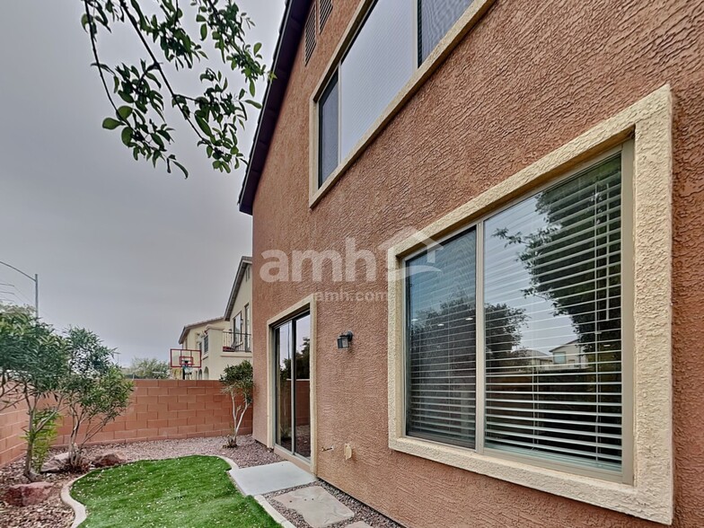 Building Photo - 136 Palatial Pines Ave