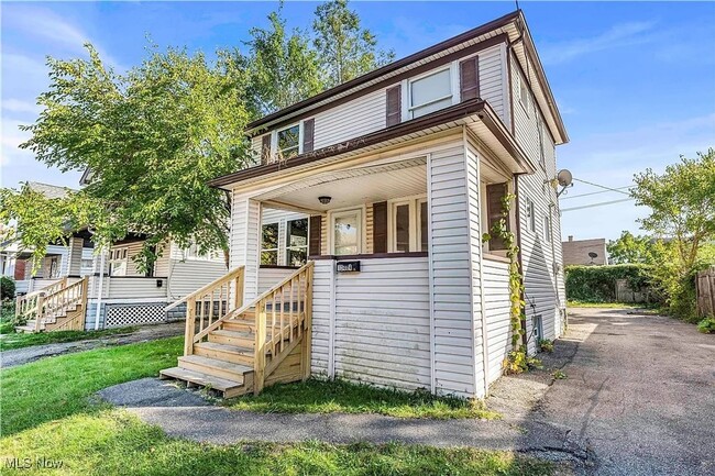 Primary Photo - Three Bedroom One Bathroom House in Cleveland