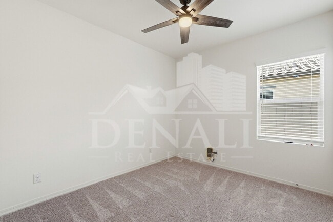 Building Photo - 10941 N 165th Ave