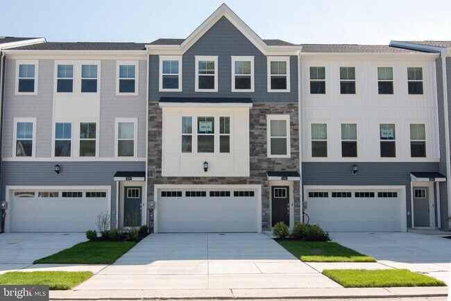 Building Photo - 2110 Winterberry Ln