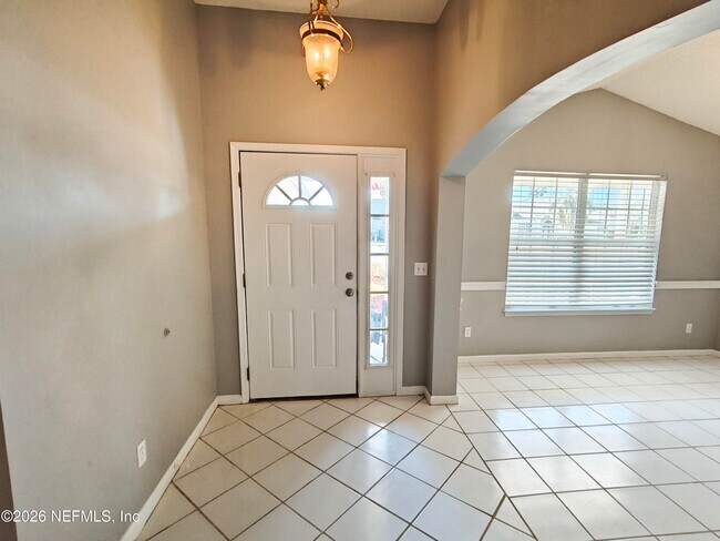 Building Photo - 1563 Lakeway Dr