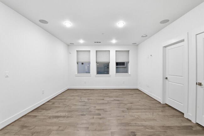 Building Photo - 4819 Caroline St