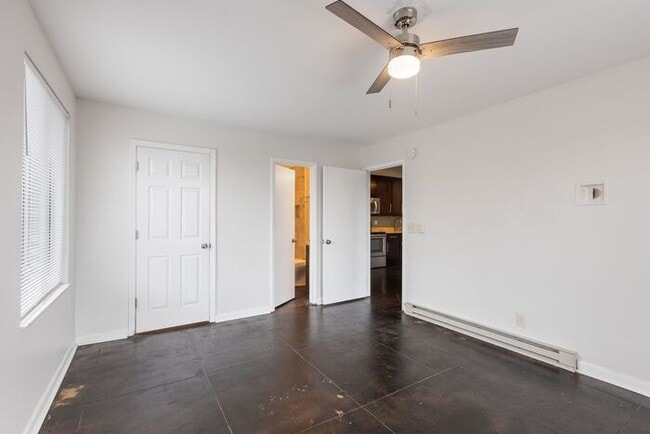 Building Photo - Prime Location 1 beroom-1 bathroom in Green Hills